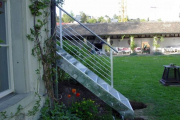 Gitterrosttreppe mit Geländer und Inox Handlauf